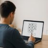 スマートフォンやパソコンで本格的なIQ診断を受けている様子のイメージ画像